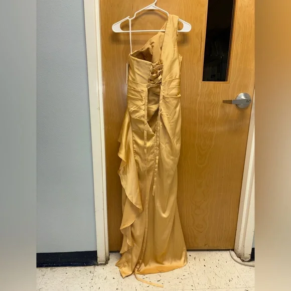 Elegant Gold Evening Gown - Picture 2 of 2
